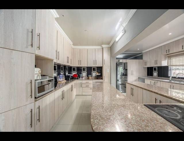 3 BEDROOM HOUSE FOR SALE IN SEA PARK